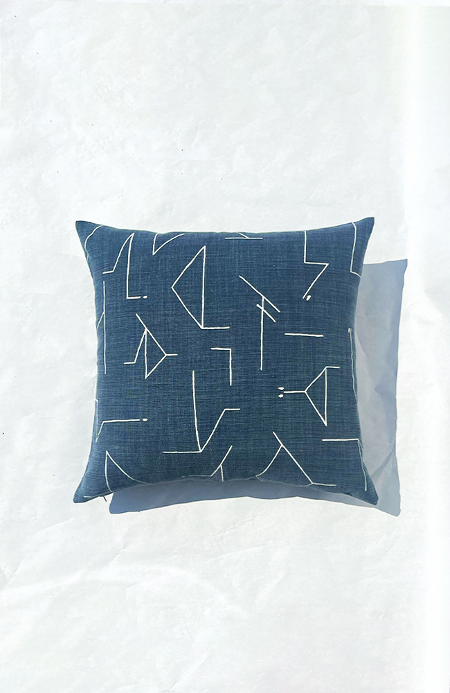 Zeta - Bleu Throw Pillow